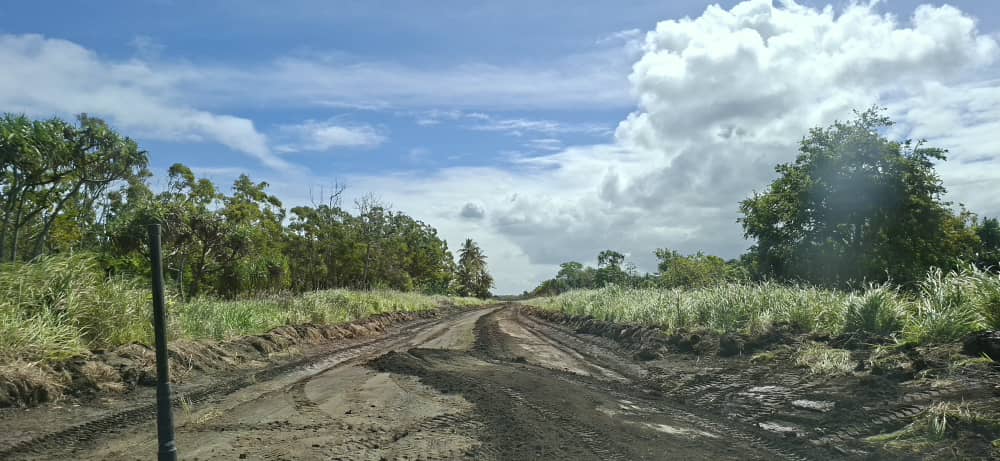 Lalaura Road patrol grading — Drainage shaping along the corridor