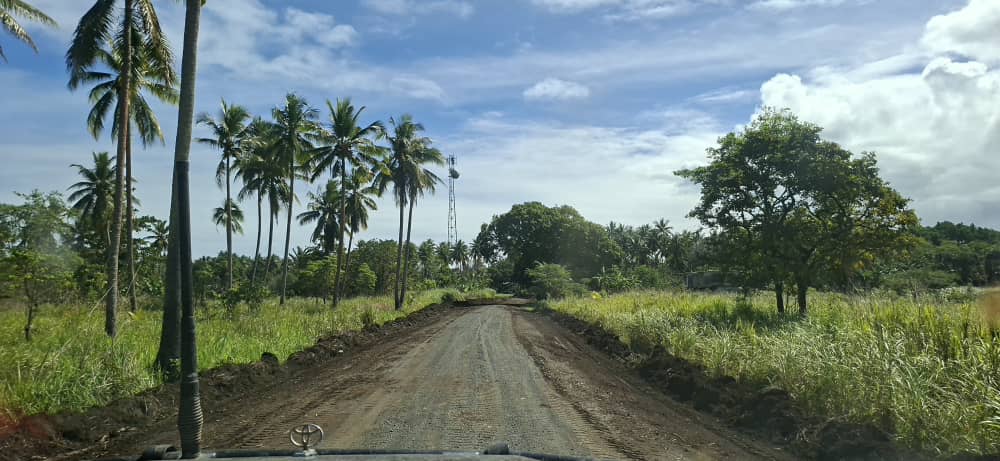Lalaura Road patrol grading — Formed carriageway through village land